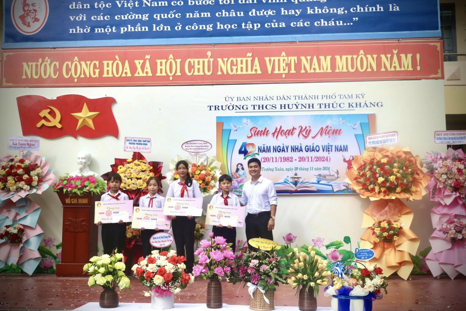 LIÊN ĐỘI THCS HUỲNH THÚC KHÁNG RA MẮT MÔ HÌNH: "ĐIỂM 10 THIỆN NGUYỆN"